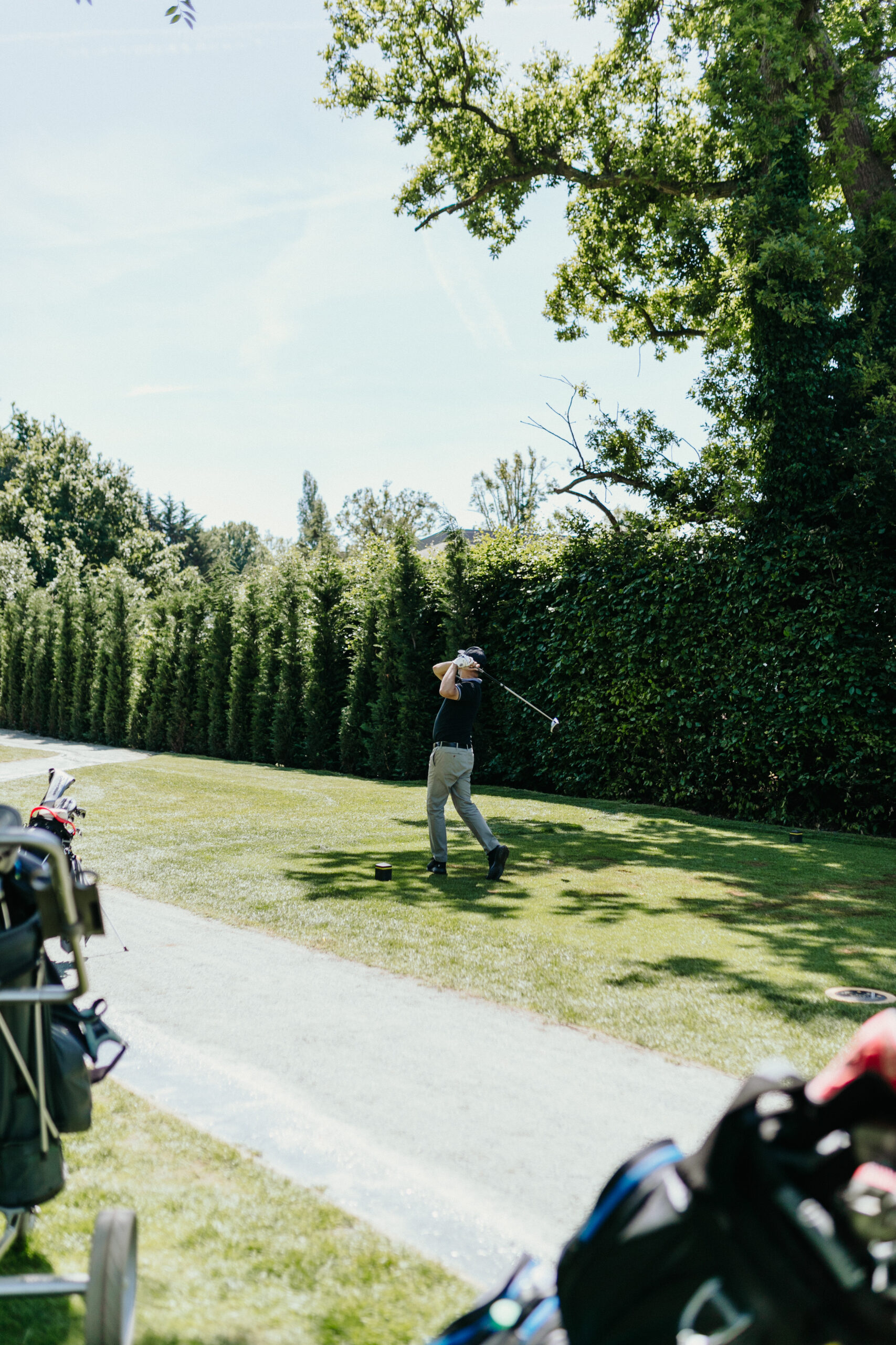 golf_pic15_swing_standing A man teeing off
